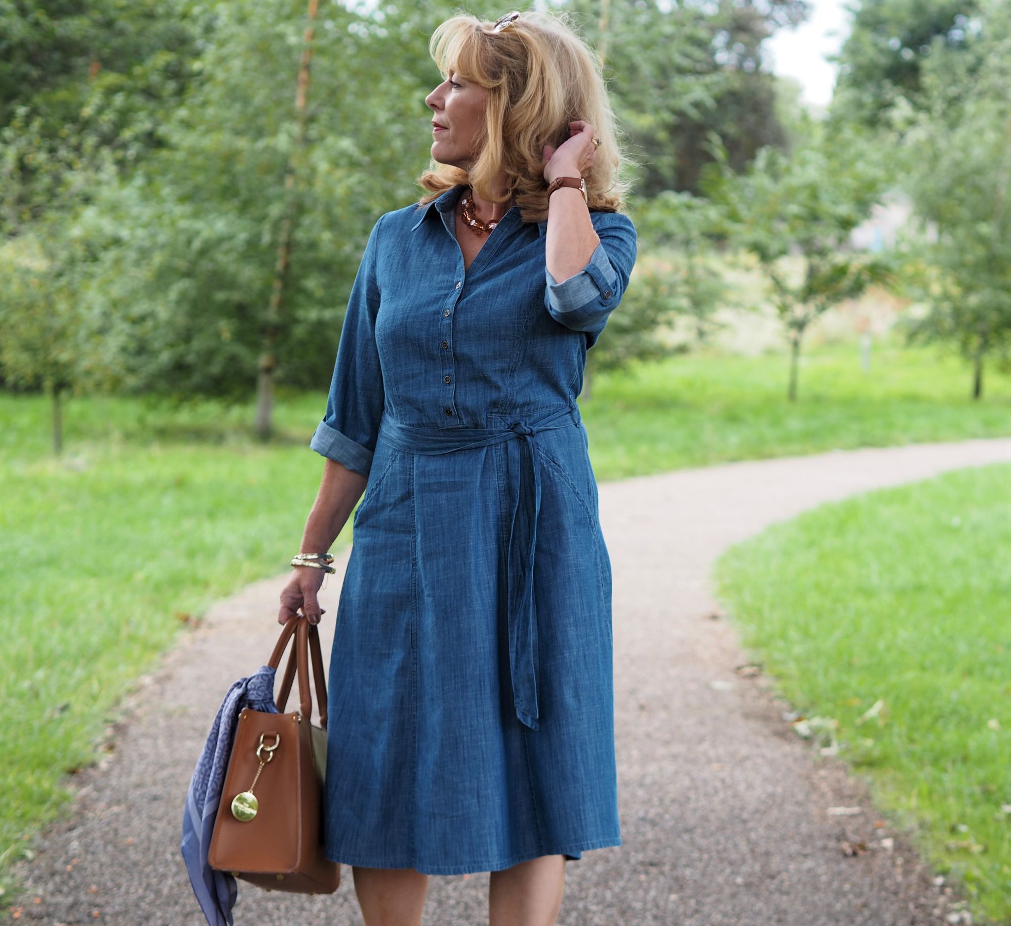 A Denim Dress To Lead The Way Into Autumn Vanity Me