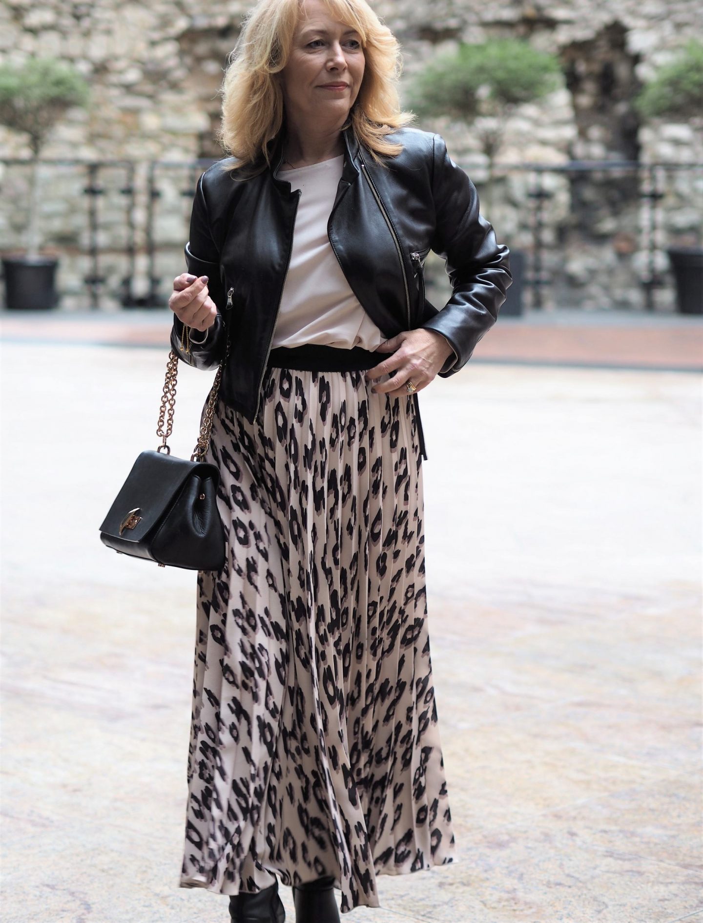 pleated skirt boots